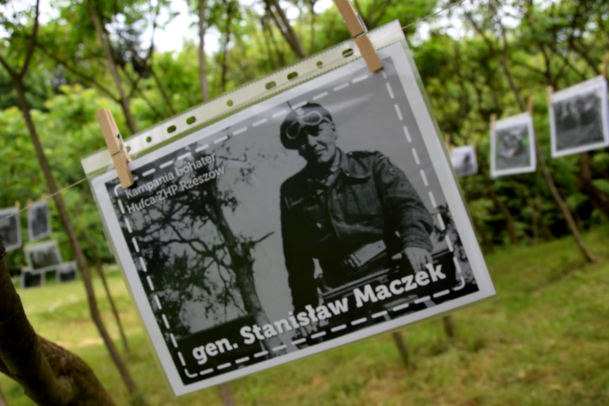 3. cykl infografik o Stanisławie Maczku